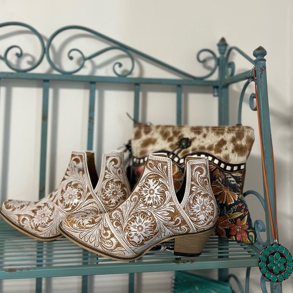 🌸Hand-Tooled Genuine Leather Bootie Boho Western Cowgirl Ankle Boot Cream Fall! - Picture 9 of 12